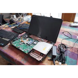 THE PC DOCTOR:  COMPUTER SERVICE CENTER